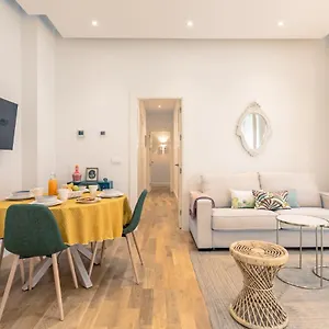 https://magno-apartments-casa-del-correo-mayor-ii.es-andalucia.com