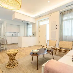 https://magno-apartments-casa-del-correo-mayor-i.es-andalucia.com